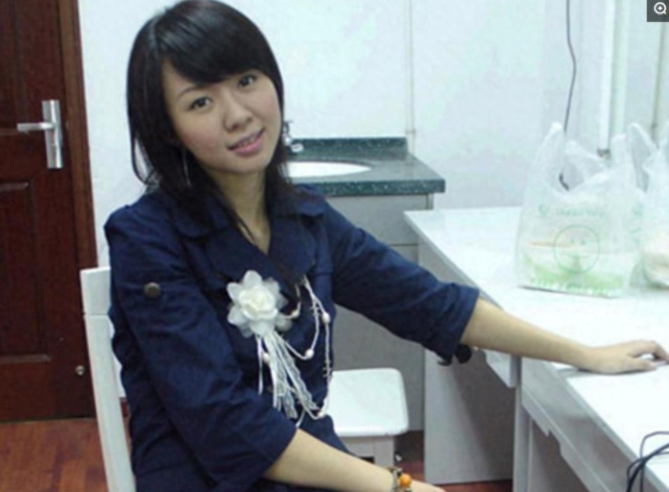 38岁卓依婷的生活照,曾被人误以为去世,如今已为人母