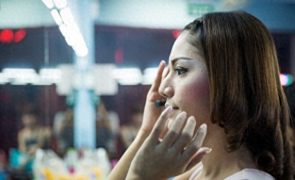 揭秘:曼谷红灯区女人的日常生活