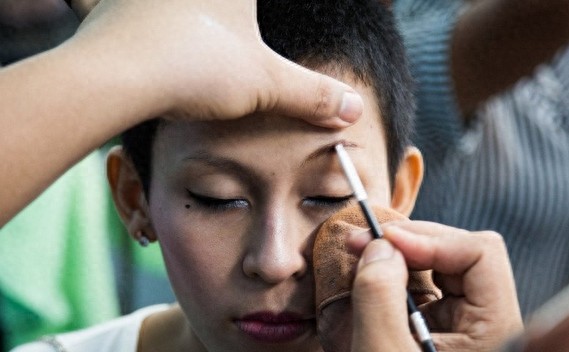 揭秘:曼谷红灯区女人的日常生活