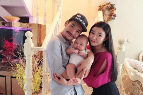 “贱人”文松美艳娇妻曝光,连儿子都有了,还是个胖小子!