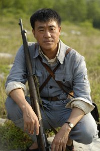 ​何冰：结婚几十年零绯闻！看看妻子是谁，就知道他为何不敢乱来了