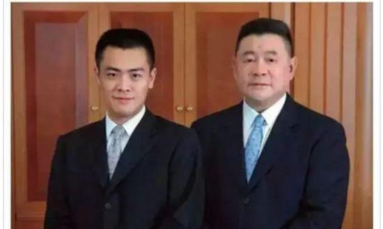 非诚勿扰上装穷小子24盏灯全灭，亮出真实身份后女嘉宾集体后悔