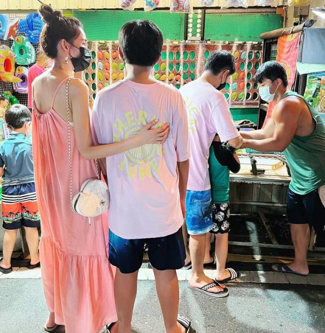 林志颖儿子和女儿近照(林志颖携妻儿出游)