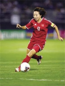​铿锵玫瑰孙雯：带伤书写女足辉煌，退役后担任中国足协副主席