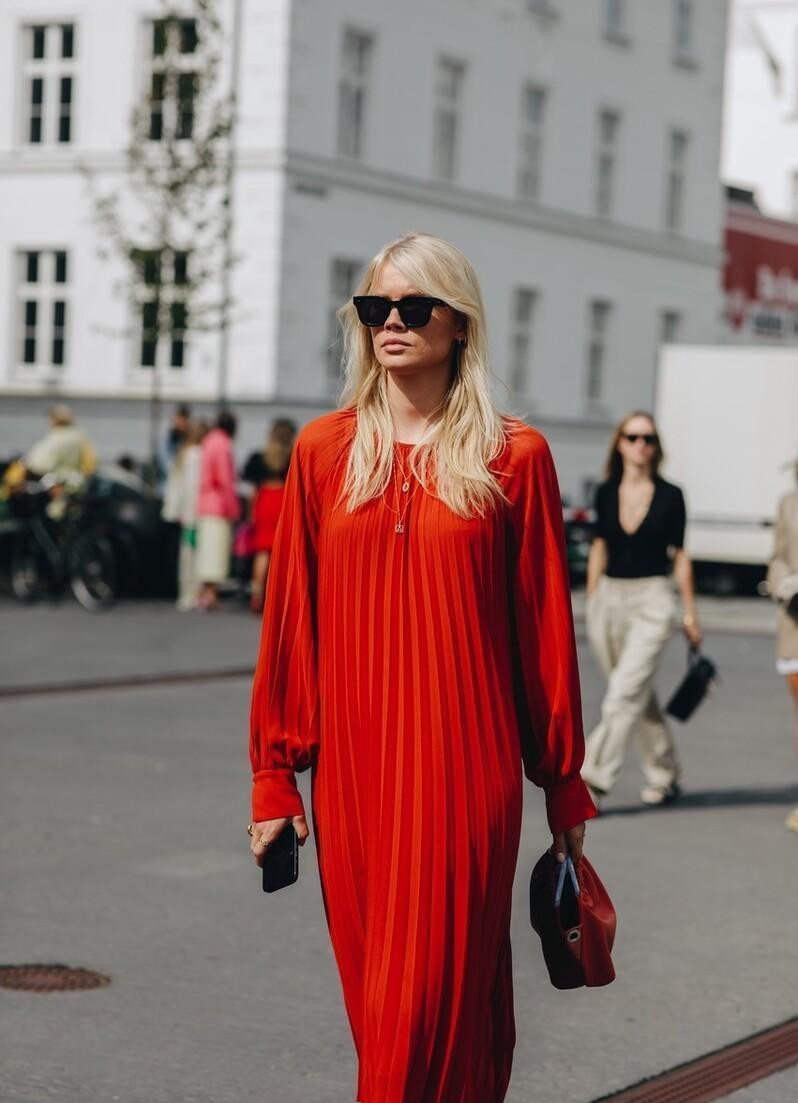 女人上了年纪别老穿黑白(女人老了穿什么好看)