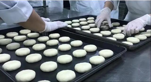 云南真正好吃的鲜花饼（还没有试过刷爆朋友圈的云南人真正好鲜花饼）(14)