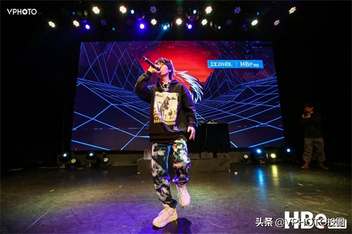 rapper福克斯多图，台上痞帅，台下也有腼腆一面