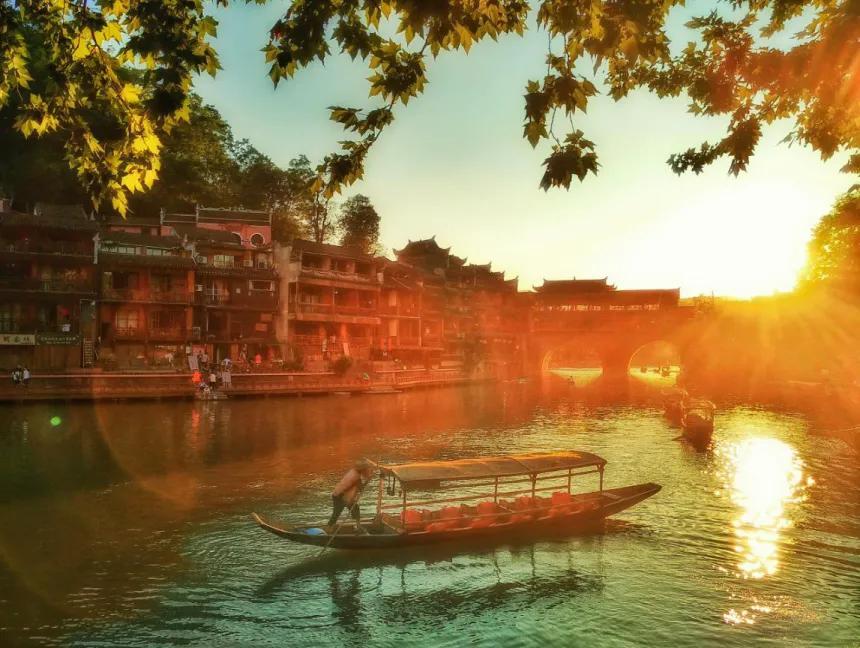 凤凰古城在湖南哪个市(湖南凤凰古城在哪个市)