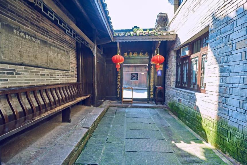 凤凰古城在湖南哪个市(湖南凤凰古城在哪个市)