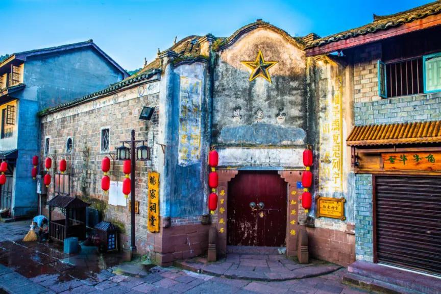 凤凰古城在湖南哪个市(湖南凤凰古城在哪个市)