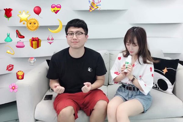 摘下星星给你的抖音教程步骤 可以和妹子一起拍视频