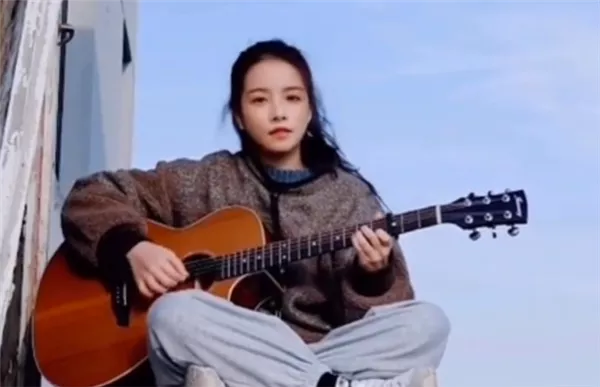 清华的这位清纯虚拟学生华智冰，其实是个寄生兽