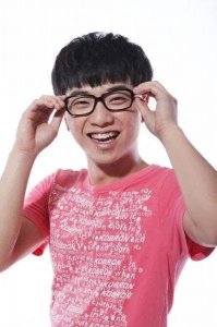 ​华晨宇：13快男勇夺冠军，坚持怪诞音乐风格，火星红迎接大魔王