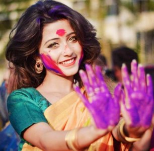 ​印度最美“油彩女孩”近照曝光，眼神黯淡不自信，网友：岁月无情