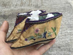 老照片揭露妇女缠足过程，奇葩的审美和道德理由