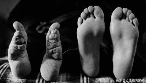 老照片揭露妇女缠足过程，奇葩的审美和道德理由