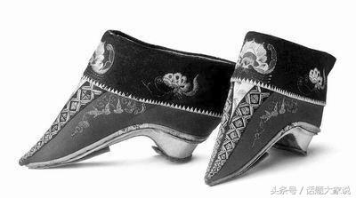 老照片揭露妇女缠足过程，奇葩的审美和道德理由