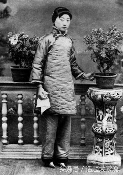 老照片揭露妇女缠足过程，奇葩的审美和道德理由