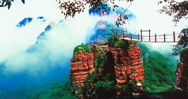 石家庄植被茂盛的山（石家庄最美山地风光之井陉锦山）(1)