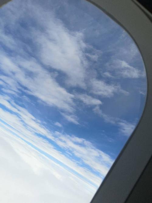 2、如果是坐飞机前往,那么一定要提前了解好当地的天气情况;