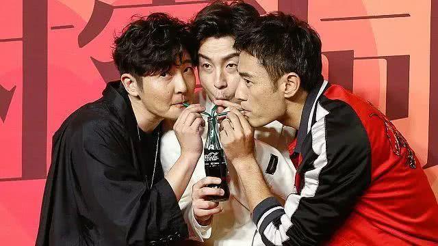 都挺好：苏明成跳广场舞太精彩！郭京飞眼神到位!