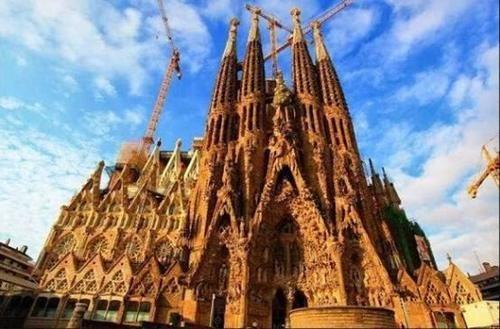 世界上最“牛”违章建筑，建了100年才发现违章，面临2.8亿元罚款