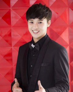 ​伍嘉成最不舍得删的几张照片，第6张是多少人的壁纸啊！