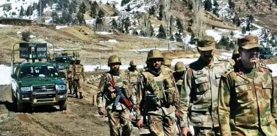 ​班公湖冲突：印军溅水逃窜，我军火力全开！