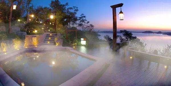 适合旅游的温泉度假村（国内冬季5大最美度假村）(14)