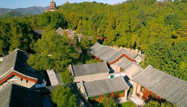 适合旅游的温泉度假村（国内冬季5大最美度假村）(9)