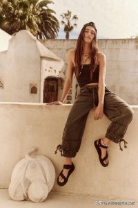 ​Rania和Lexi两大性感模特的春季沙漠系列大片