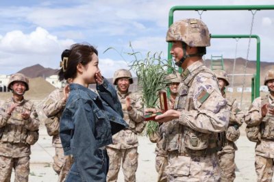 ​恭喜，他们结婚了！这也太甜了 ......