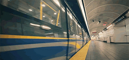 地铁上的陌生人歌词表达什么(地铁上的陌生人是什么电影)  第1张