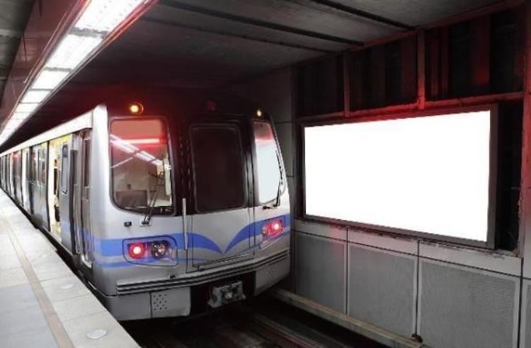 地铁那么快为什么还能看清广告,地铁梯牌广告