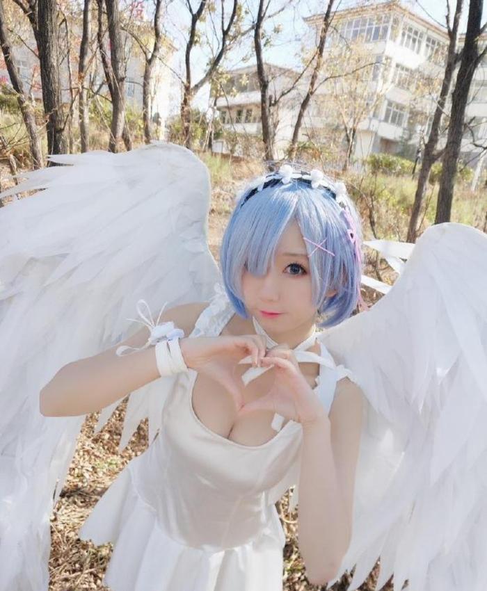 知名coser浅野菌子，实力演绎白衣天使小蕾姆，你打几分？