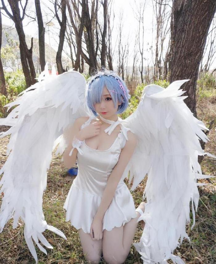 知名coser浅野菌子，实力演绎白衣天使小蕾姆，你打几分？