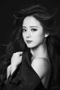 ​马倩倩时尚大片曝光 俏皮可爱笑容甜美