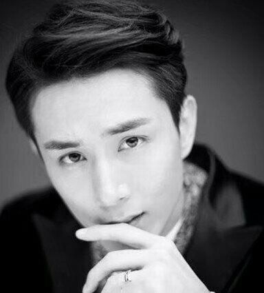 五个帅气个性男士背头发型