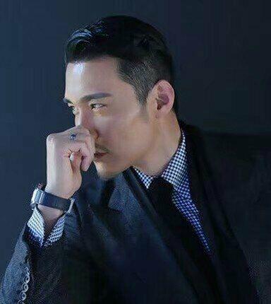 五个帅气个性男士背头发型