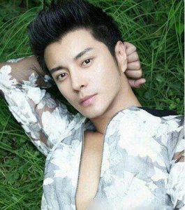 ​五个帅气个性男士背头发型