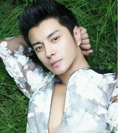 五个帅气个性男士背头发型