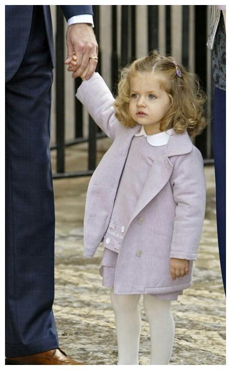 西班牙莱昂诺尔小公主，小时候呆萌，长大了漂亮有气质