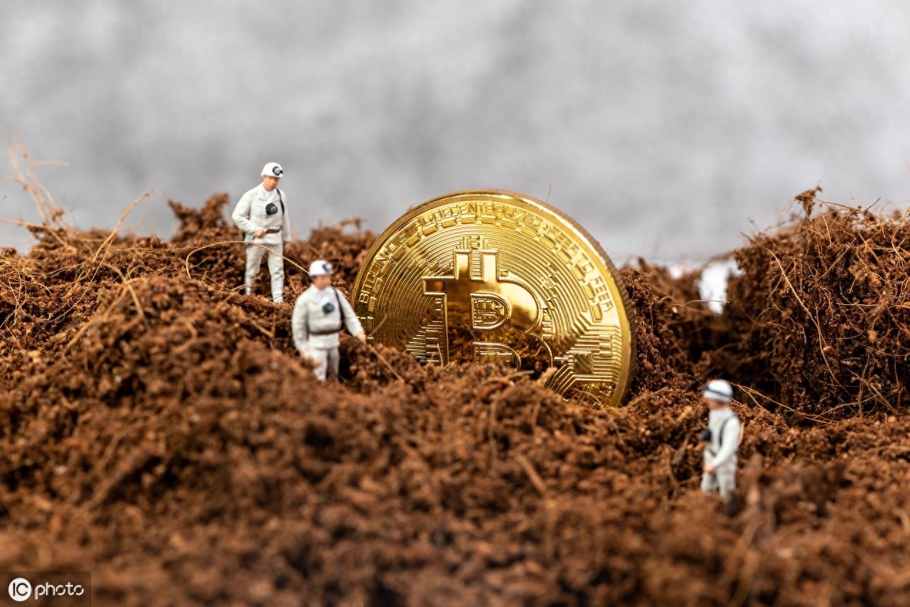 61岁大妈痴迷比特币，在家偷电“挖矿”，还没来得及花钱就悲剧了