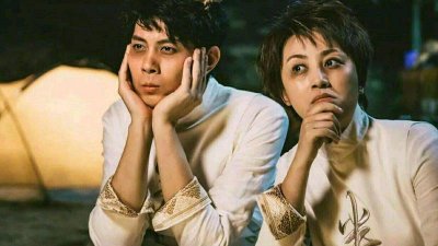 ​我家的床又大又舒服黑熊表情包 我家的床又大又舒服 随便你躺哪里