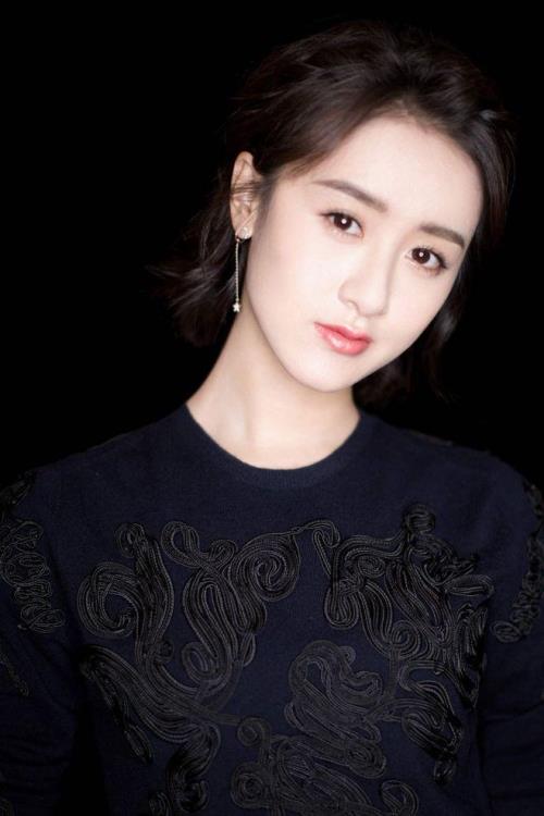 袁冰妍公司有几个人