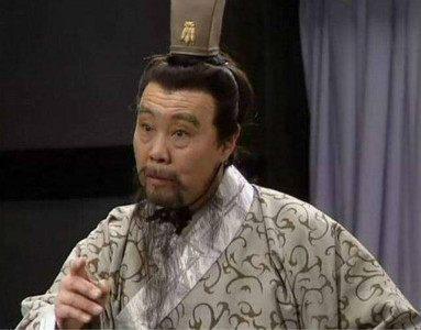 孔融4岁就能让梨, 长大后对父母出言不逊, 因口无遮拦被此人斩杀