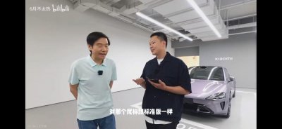 ​小米SU7 Pro尾标无“Pro”惹争议，车主留言讨说法