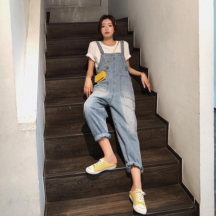会穿背带裤的女生有多可爱?看看今个的穿搭就晓得喽