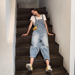 ​会穿背带裤的女生有多可爱？看看今个的穿搭就晓得喽