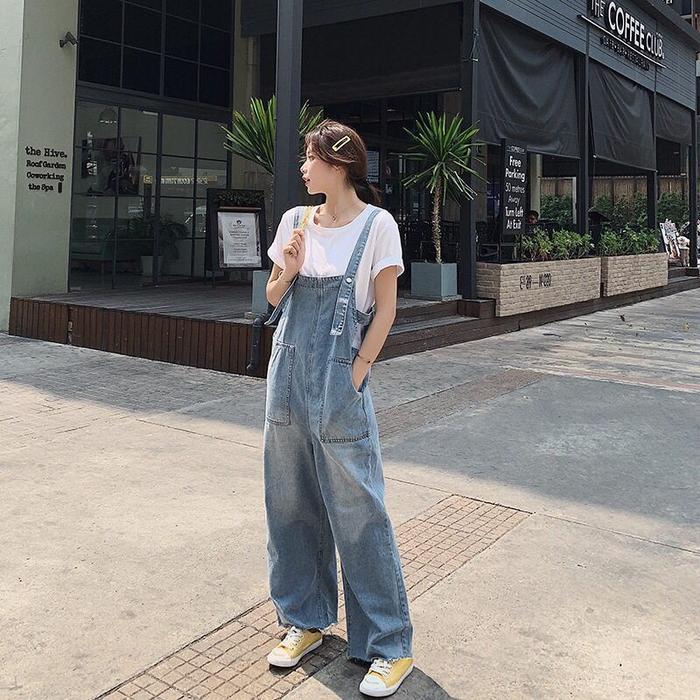 会穿背带裤的女生有多可爱?看看今个的穿搭就晓得喽